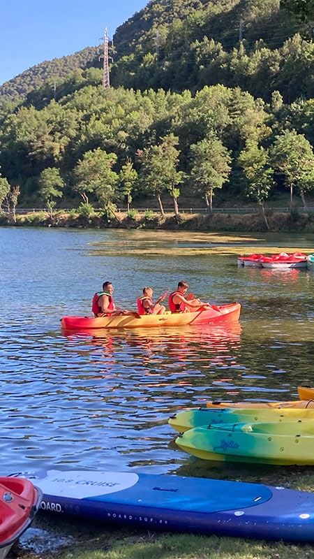 A family kayak on Lake Torrassa